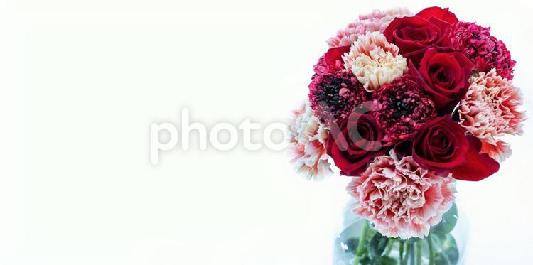 赤とピンクの3種花束イメージ素材 花,赤,バラの写真素材
