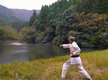 空手（突き・後ろ） 空手,突き,堤の写真素材