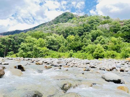 青空と新緑の山間河川風景 青空と新緑の山間河川風景 河川,川,渓流の写真素材