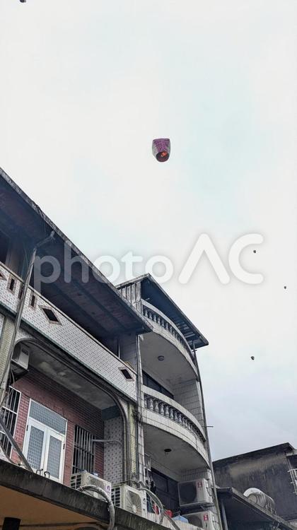 台湾　十分　新北市　飛ぶランタン 台湾,十分,ランタンの写真素材