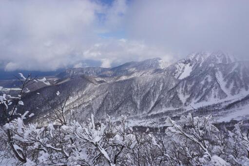 鳥取大山の冬登山16　雪山素材　風景 雪山,登山,危険の写真素材