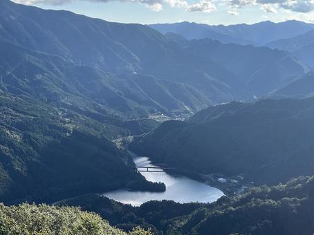 翠波高原から見える金砂湖 翠波高原から見える金砂湖の写真