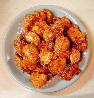 ヤンニョムチキン ヤンニョムチキン ヤンニョムチキン,夕食,鶏肉の写真素材