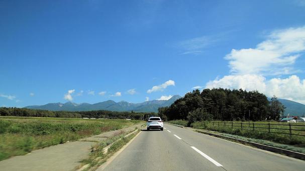 初秋の高原から見る八ヶ岳連峰 初秋の高原から見る八ヶ岳連峰 八ヶ岳連峰,初秋,高原の写真素材
