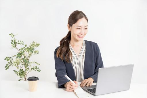 Remote work and smiling woman, Remote work and smiling woman, 비즈니스, 여성, 컴퓨터,
