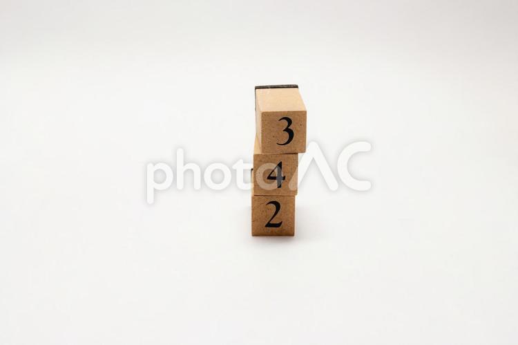 木のブロック　数字　342 342,木ブロック,積み木の写真素材