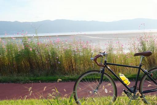 サイクリング サイクリング,自転車,湖の写真素材