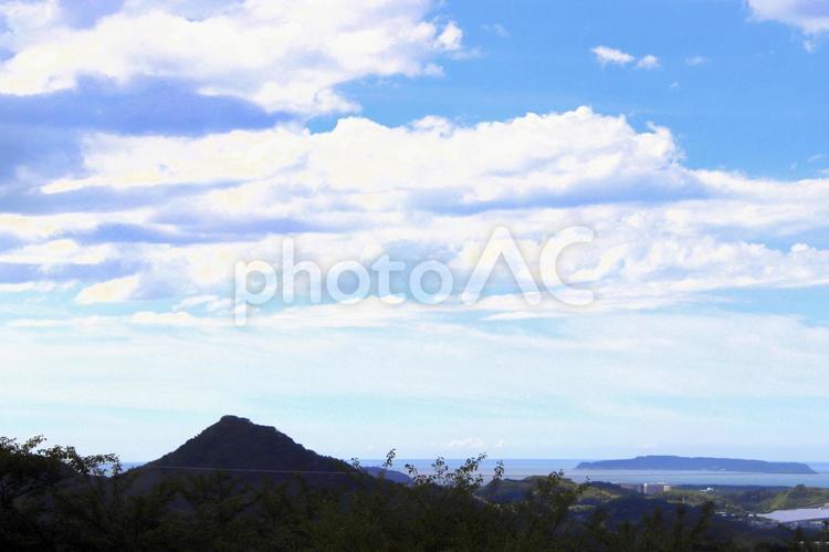 福岡県新宮町の相島と夏の雲 福岡県,相島,新宮町の写真素材
