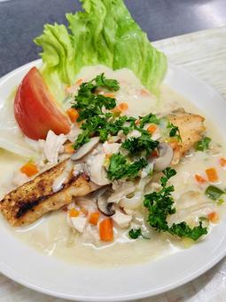 サーモンのクリーム煮(サーモン一切れ) サーモンのクリーム煮(サーモン一切れ)の写真