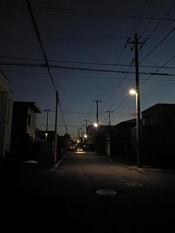 夜道 夜,住宅街,電灯の写真素材
