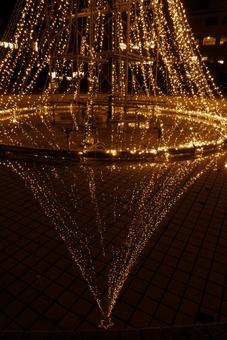 Pyramid of light and stars on the water surface, JPG