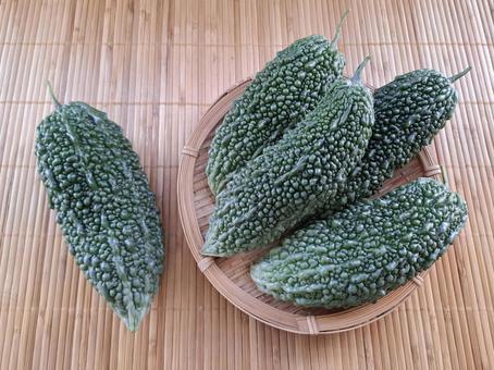採れたて夏野菜ゴーヤのザル盛_6 夏野菜,野菜,ゴーヤの写真素材