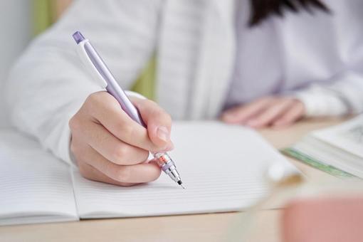 Living at hand of a Japanese girl doing homework, middle school students, woman, japanese, JPG