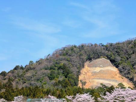 剥き出しになっている山肌 剥き出しになっている山肌 山肌,斜面,剥き出しの写真素材