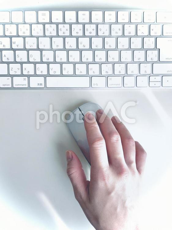 キーボードとマウス パソコン,キーボード,手の写真素材