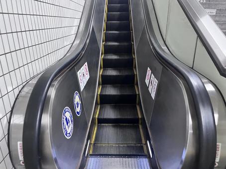 エスカレーター エスカレーター,階段,上りの写真素材