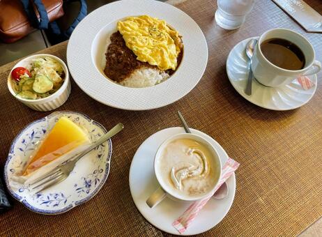 カフェ カフェ,ケーキ,オムライスの写真素材