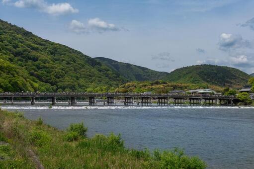 京都嵐山の渡月橋と青空と川 渡月橋,嵐山,京都の写真素材