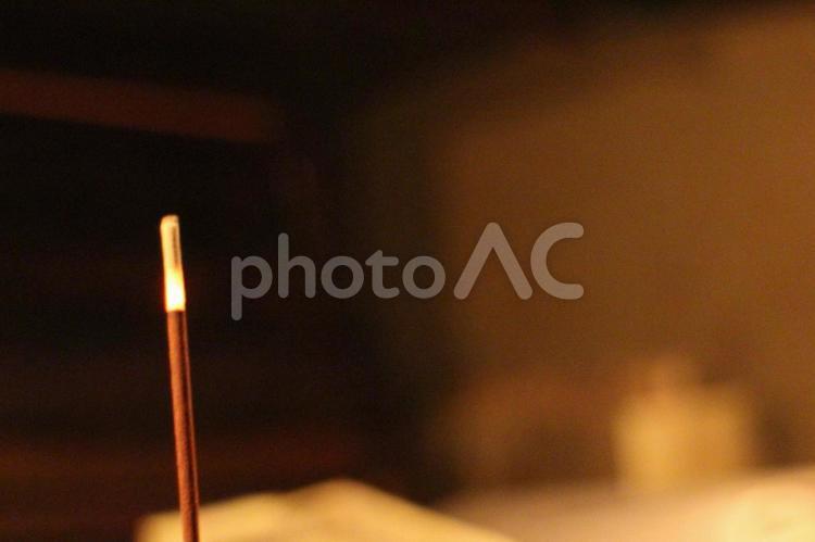 座敷の灯　その３ 線香,お線香,明かりの写真素材