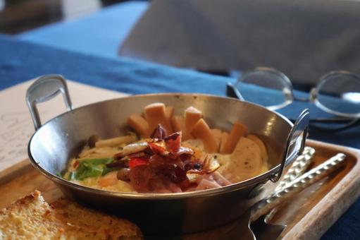 モーニングのおかずののった皿のアップ モーニング,おかず,のったの写真素材