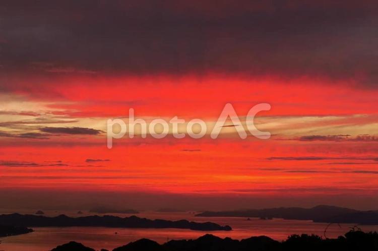 夕焼けと瀬戸内海 日暮れ,暁,たそがれの写真素材