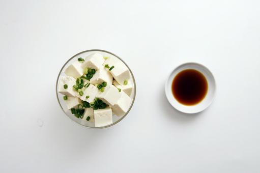 豆腐と醤油の料理 豆腐,醤油,ネギの写真素材