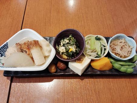 お通し盛り合わせ お通し,盛り合わせ,居酒屋の写真素材