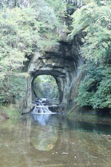 綺麗な水辺 綺麗な水辺 川,水辺,洞窟の写真素材