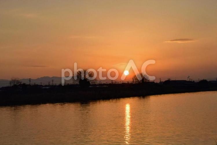 旧吉野川の夕暮れ 日暮れ,暁,水域の写真素材