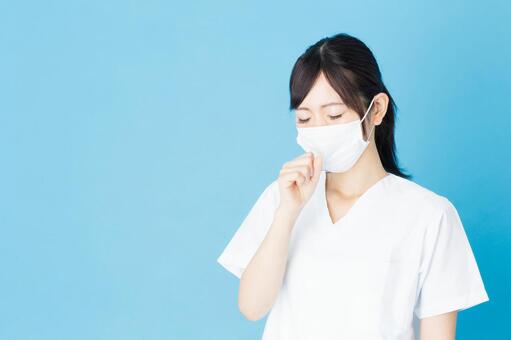 咳をするマスクを着用した看護師 マスク,咳,喉の写真素材