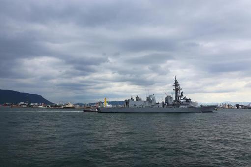 ９月下旬の高松港に寄港する護衛艦いなづま 護衛艦いなづま,海上自衛隊,寄港の写真素材
