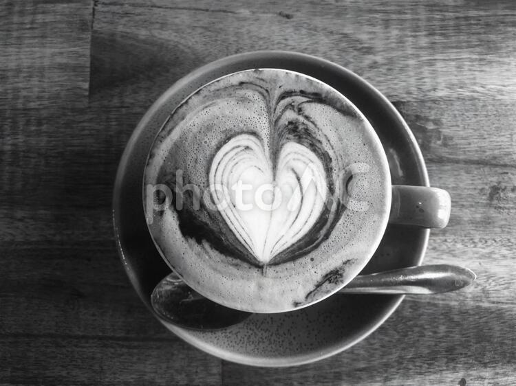 ラテアート(ハート・モノクロ) カフェラテ,カフェ,ラテアートの写真素材