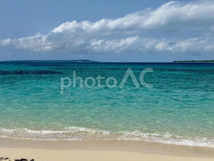 宮古島の砂浜 沖縄,宮古島,きれいな海の写真素材