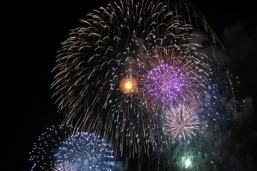 打ち上げ花火 打ち上げ花火の写真