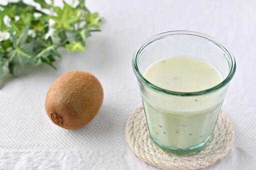 キウイのスムージー キウイ,スムージー,牛乳の写真素材