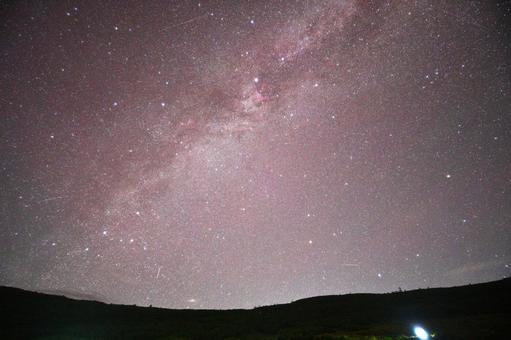雲ノ平から見た無数に拡がる日本一の星空 雲ノ平から見た無数に拡がる日本一の星空 雲ノ平,雲ノ平山荘,天の川の写真素材