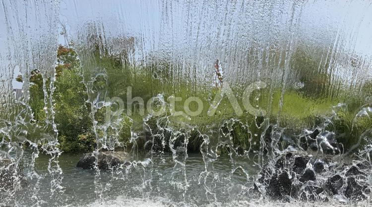 水越しの風景 水,水流,透明の写真素材