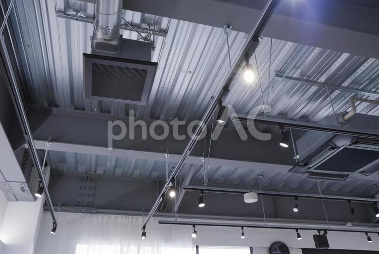 鉄骨が剥き出しの天井 天井,鉄骨,鉄骨天井の写真素材