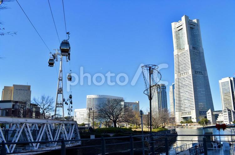 みなとみらい　ランドマークタワーとロープウェイ みなとみらい,ランドマークタワー,ランドマークの写真素材