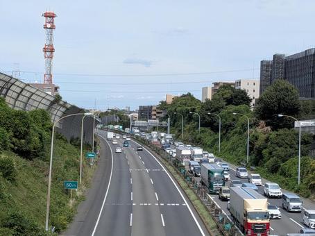 秋分の日前の昼過ぎの横浜青葉インター付近 東名高速道路,横浜青葉インターチェンジ,横浜青葉ジャンクションの写真素材