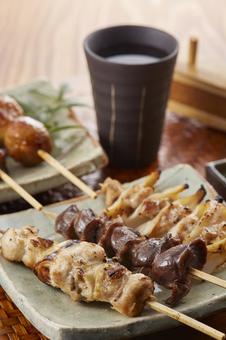 焼き鳥盛り合わせ 日本酒 焼き鳥盛り合わせ 日本酒 焼き鳥,盛り合わせ,日本酒の写真素材