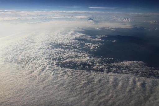 ふわふわの雲海、富士山添え ふわふわの雲海、富士山添えの写真