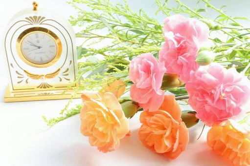 花束とかわいい置き時計 花束,花,時計の写真素材