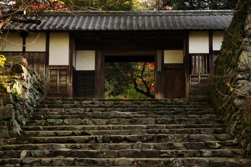 福岡 秋月 長屋門1 長屋門,裏御門,紅葉の写真素材