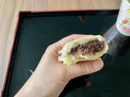 あんこたっぷり あんこたっぷり あんぱん,パン,あんこの写真素材