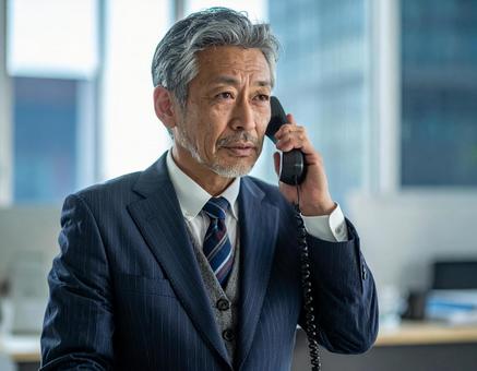 ビジネスシーン・電話クレーム対応 ビジネスシーン・電話クレーム対応の写真