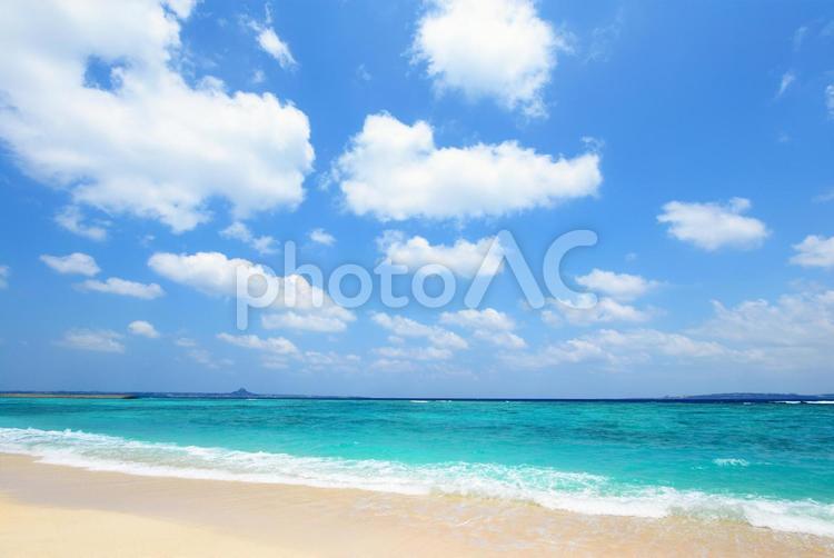 沖縄の美しい海と青空 海,沖縄,自然の写真素材