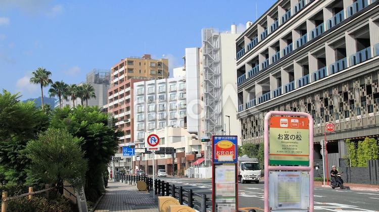 熱海市内お宮の松バス停からの風景 夏,バス停,お宮の松の写真素材