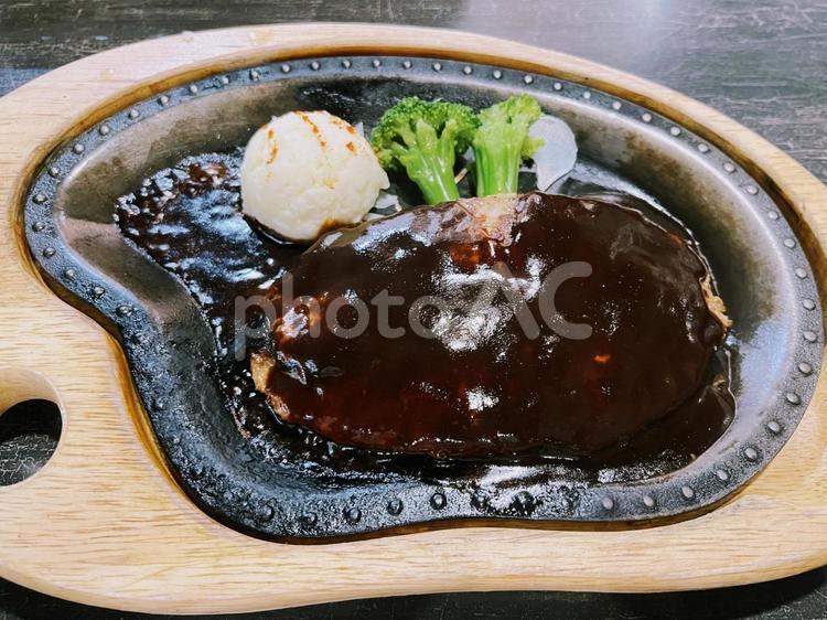 デミグラスソースをかけたハンバーグ デミグラスソース,ハンバーグ,野菜の写真素材