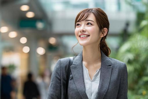 若いビジネス女性のイメージ 若いビジネス女性のイメージの写真